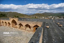 Now abandoned and alone in Iran’s Hamadan province, the 17th-century Farasfaj Caravanserai is of its many counterparts that are scattered across the country. 