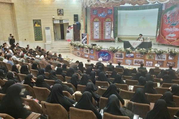 دشمنان درصدد انکار فراگیر شدن انقلاب در دنیا هستند