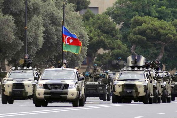 Azerbaycan ordusundan geniş kapsamlı tatbikat