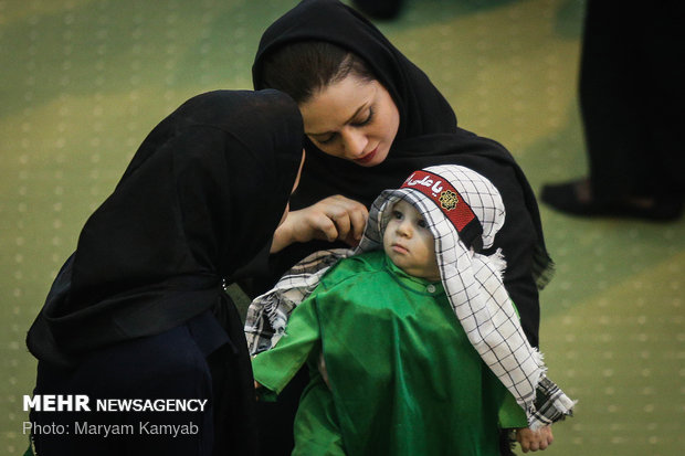 مراسم الطفل الرضيع بمصلى الإمام الخميني (رض) في طهران