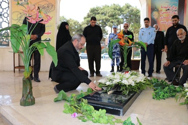 حضور فرمانده نیروی هوایی ارتش بر مزار شهید علی مددی