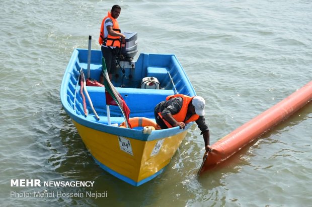 مانور  جستجو و نجات و مقابله با آلودگی نفتی دریا در بندر مرزی آستارا