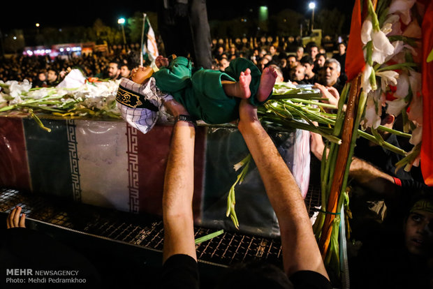 مراسم وداع با دو شهید گمنام در بین الحرمین اهواز