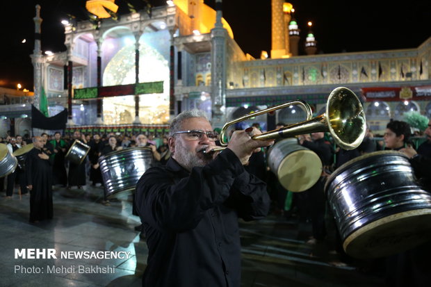 مراسم "مشق السيوف" 