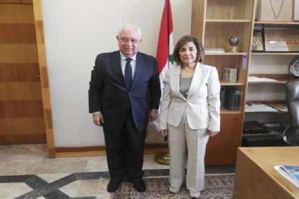 بثینه شعبان: گشوده شدن گذرگاههای میان عراق و سوریه ضروری است