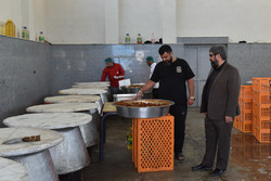 اطعام ۱۲۰ هزار نفر از موقوفه معزالوزاره شیراز