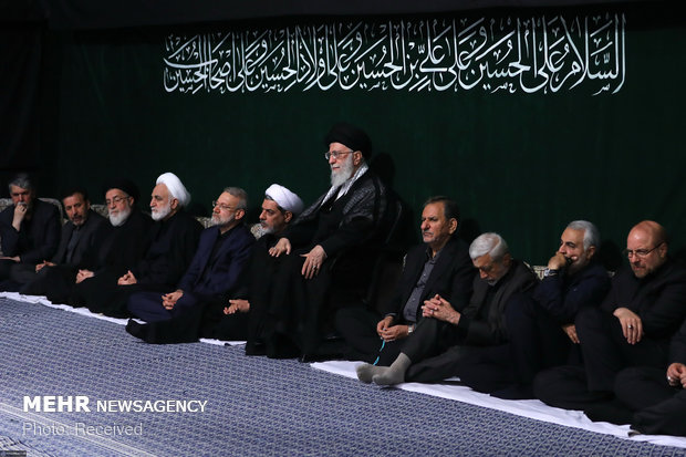 حسینیہ امام خمینی (رہ) میں رہبر معظم کی موجودگی میں دوسری مجلس عزا