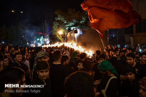 مشعل گردانی در دولت آباد تهران