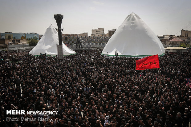 مراسم عزاداری ظهر عاشورا در میدان امام حسین(ع) تهران