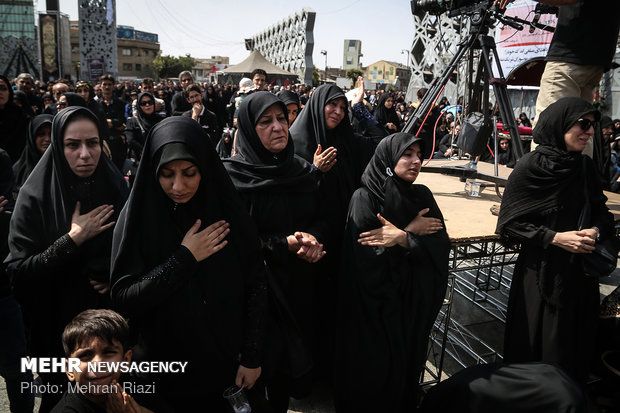 Tehraners mark Ashura in iconic Imam Hossein Sq