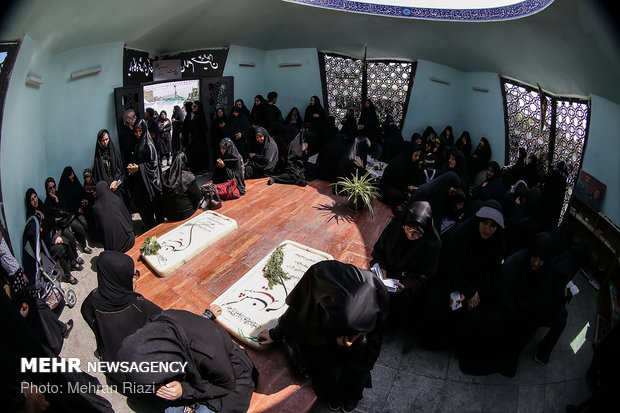 Tehraners mark Ashura in iconic Imam Hossein Sq