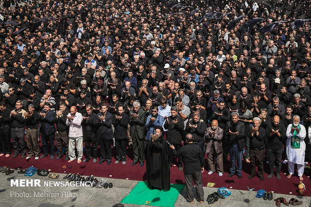 Tehraners mark Ashura in iconic Imam Hossein Sq