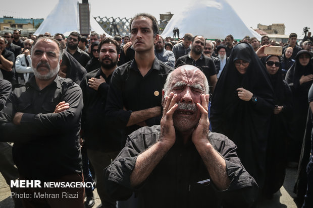  اقامة مراسم عزاء ظهر عاشورا في ساحة الامام الحسین(ع) بطهران