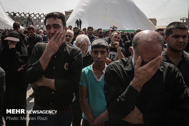 Tehraners mark Ashura in iconic Imam Hossein Sq