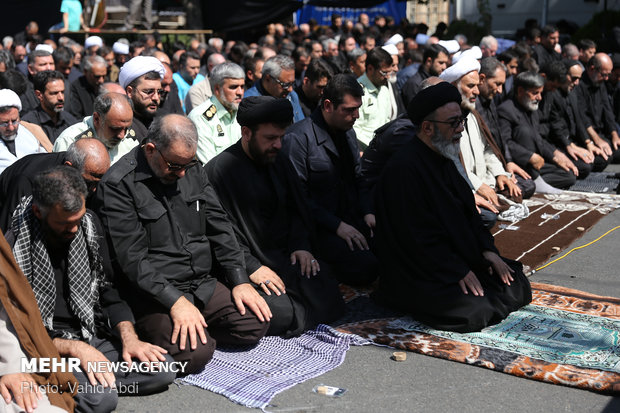 اقامه نماز ظهر عاشورا در تبریز