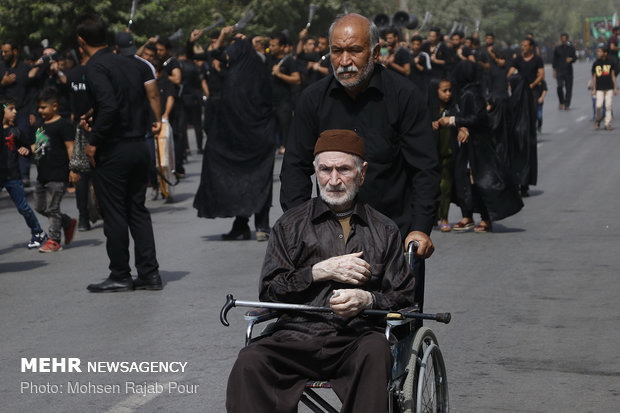 عزاداری روز عاشورا در زرند کرمان