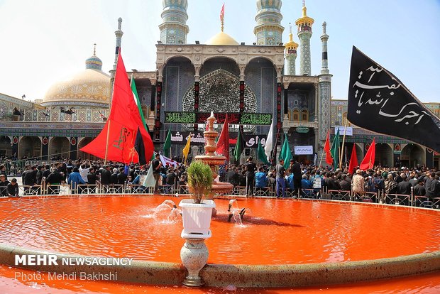 قم سیاهپوش شهادت سیدالشهدا(ع) شد/ اقامه باشکوه نماز ظهر عاشورا