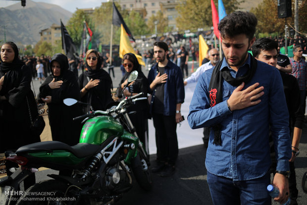 آیین خیمه سوزان در ولنجک تهران