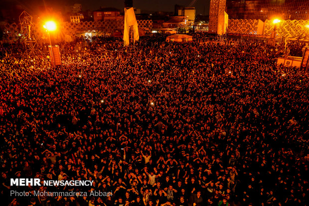 مراسم خیمه سوزان در میدان امام حسین (ع)