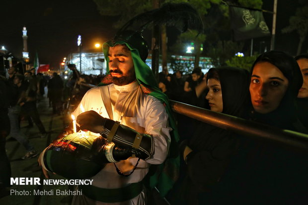 عزاداری دسته سقاها در شب شام غریبان‎