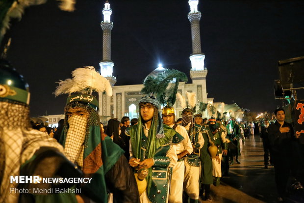 عزاداری دسته سقاها در شب شام غریبان‎