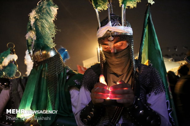 عزاداری دسته سقاها در شب شام غریبان‎