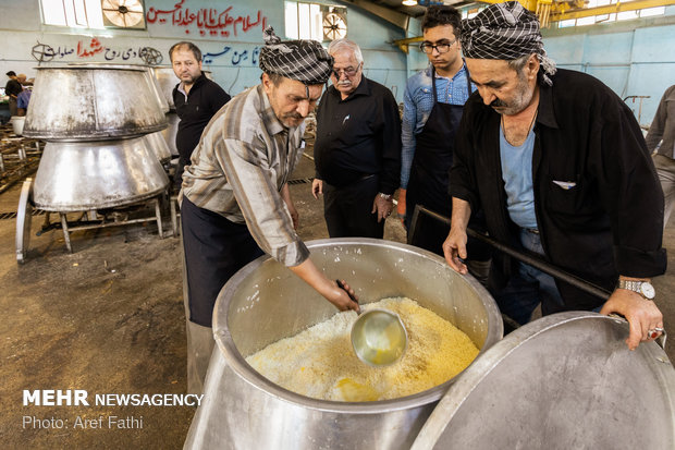 اطعام ٢٥٠٠٠ نفر  روز عاشورای حسینی در حسینیه اعظم کرشته شهریار