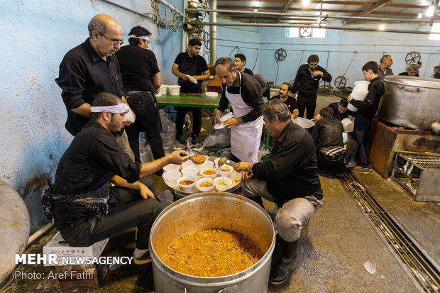 اطعام ٢٥٠٠٠ نفر  روز عاشورای حسينی در حسينيه اعظم كرشته شهريار