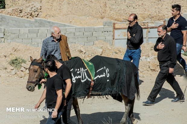 مراسم چغچغه زنی در روز یازدهم محرم در روستای انجدان اراک