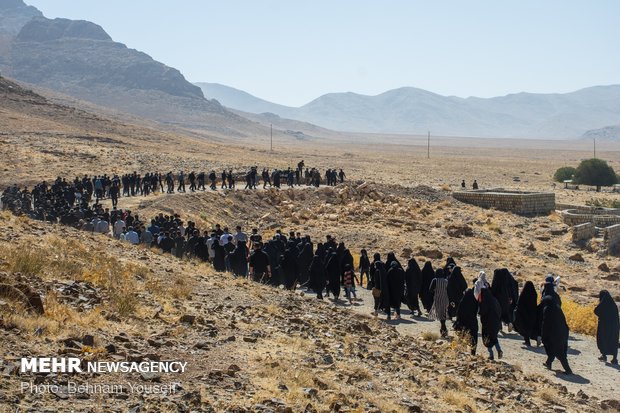 مراسم چغچغه زنی در روز یازدهم محرم در روستای انجدان اراک