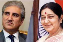 بھارتی وزیر خارجہ نے پاکستانی وزیر خارجہ کے برابر سے جگہ تبدیل کرلی