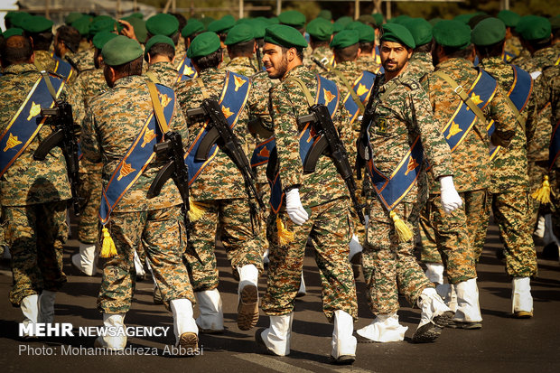 مراسم استعراض عسكري للقوات المسلحة الايرانية في طهران