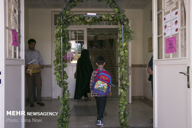 Beginning of school year in Iran