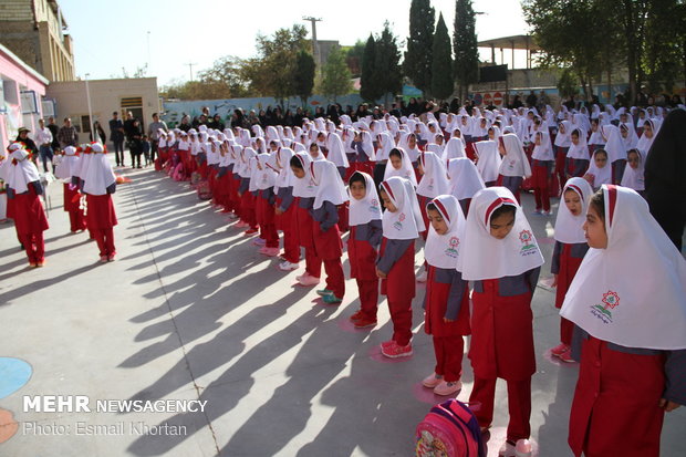 دانش آموزان باید چه جور کفشی پا کنند