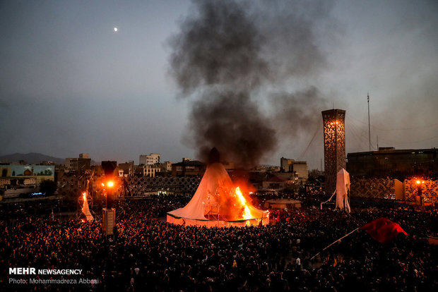 مراسم خیمه سوزان در میدان امام حسین (ع)