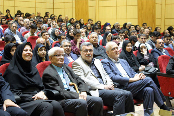 آیین «گذر از دبیرستان به دانشگاه» در علوم پزشکی تهران برگزار شد