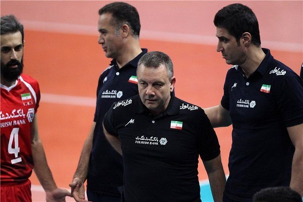 سرمربی تیم ملی والیبال وارد ایران شد