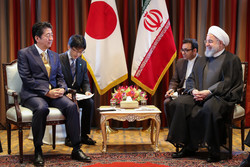 رایزنی روحانی و نخست وزیر ژاپن درباره مسایل دوجانبه، منطقه ای و بین المللی