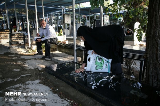 غبارروبی گلزار شهدای بهشت زهرا