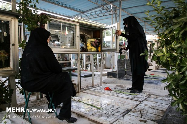 غبارروبی گلزار شهدای بهشت زهرا