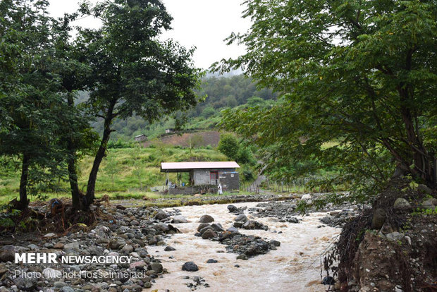 شمال بارانی است/هوای تهران صاف می‌ماند