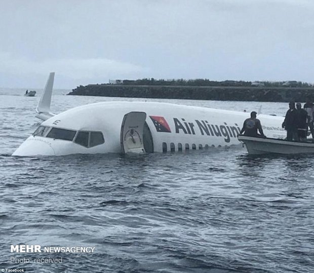 فرود هواپیما در آب‎