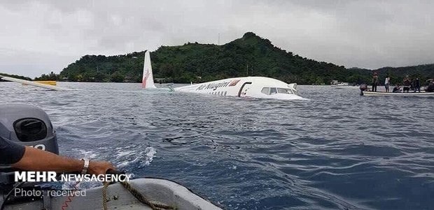 فرود هواپیما در آب‎