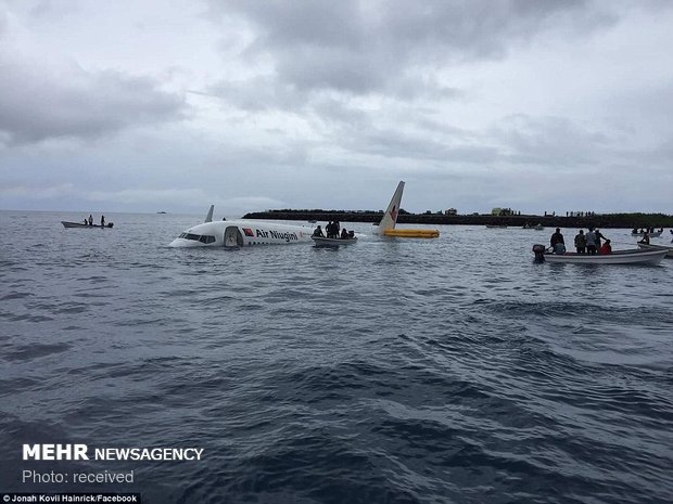 فرود هواپیما در آب‎