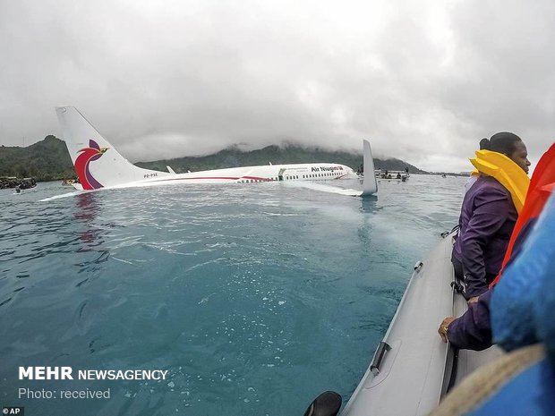 فرود هواپیما در آب‎