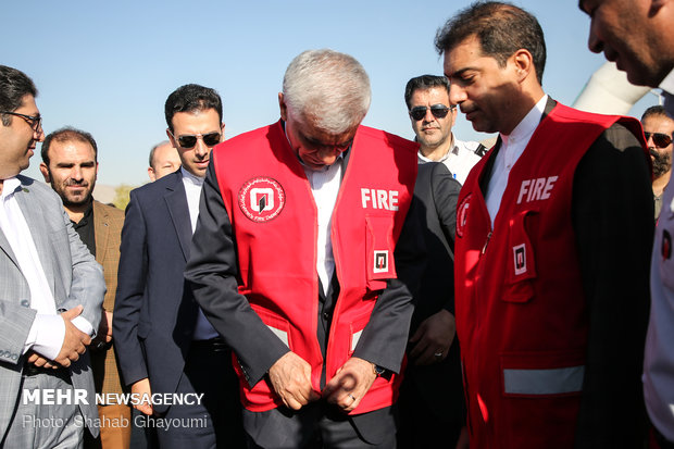 رئيس بلدية طهران يتفحص محطة اطفاء الحريق في برج "ميلاد" 