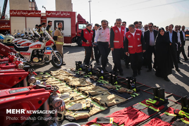 رئيس بلدية طهران يتفحص محطة اطفاء الحريق في برج "ميلاد" 