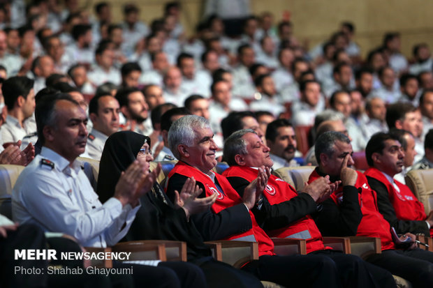 رئيس بلدية طهران يتفحص محطة اطفاء الحريق في برج "ميلاد" 