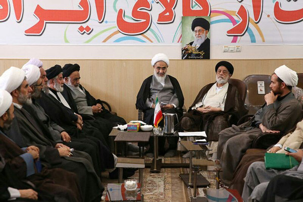 نگفتن واقعیت‌ها مشکلات کشور را حل نمی کند