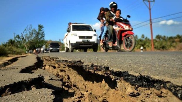 ارتفاع حصيلة ضحايا زلزال إندونيسيا إلى 832 قتيلا
